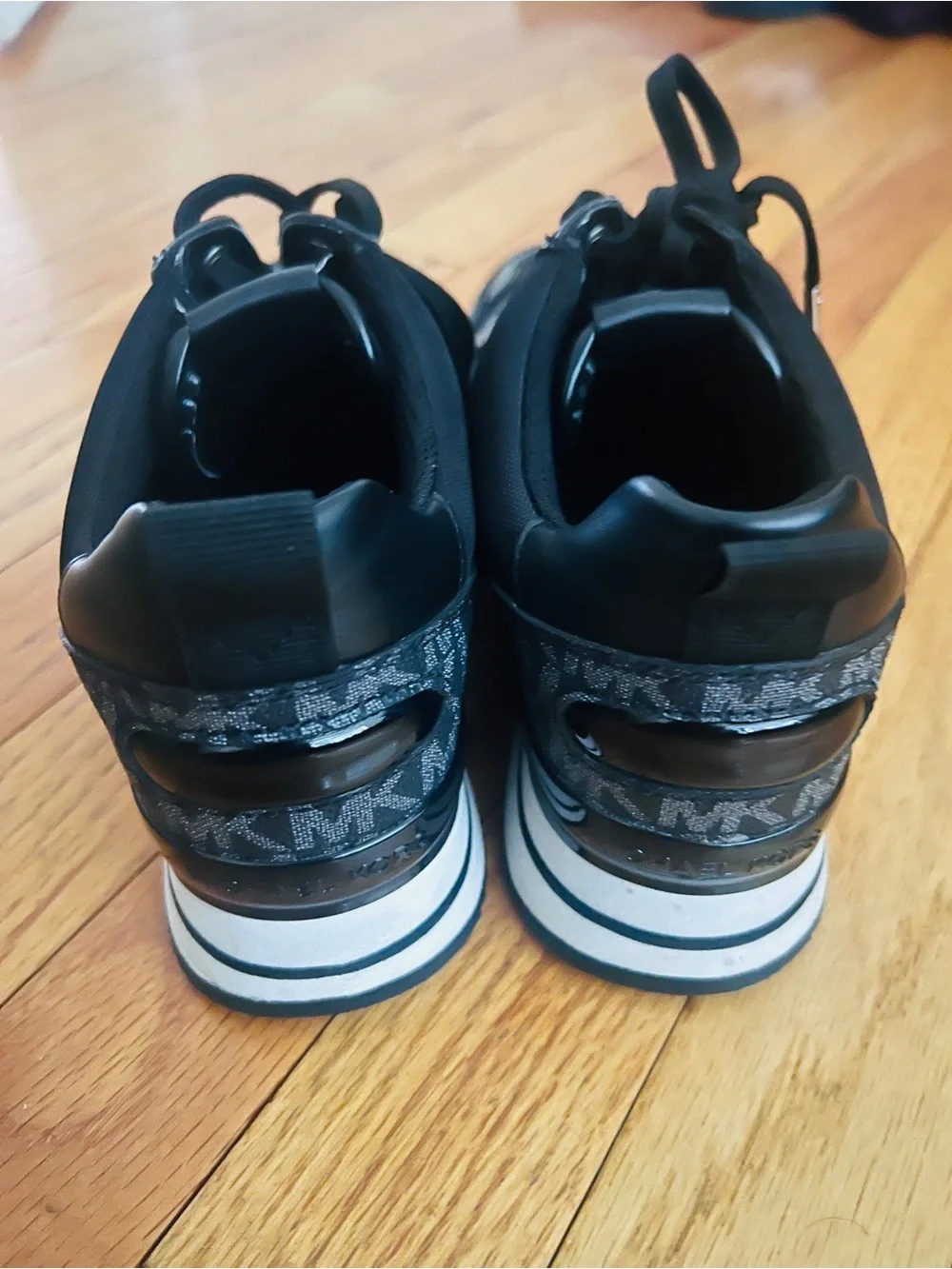 New Women Shoes MICHAEL KORS Wilma Trainer Canvas Black white sneaker Sz 7.5
